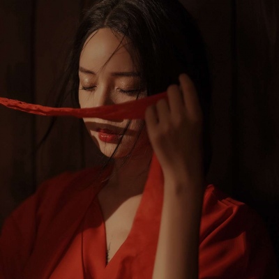qq女生带字头像情侣图片