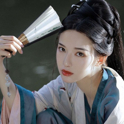 qq女生带字头像情侣图片