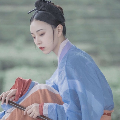 qq女生带字头像情侣图片