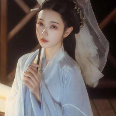 qq女生带字头像情侣图片