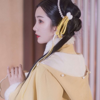 qq女生带字头像情侣图片
