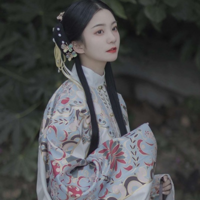qq女生带字头像情侣图片