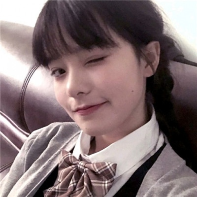 qq女生头像图片带字图片