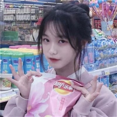 qq女生头像图片带字图片
