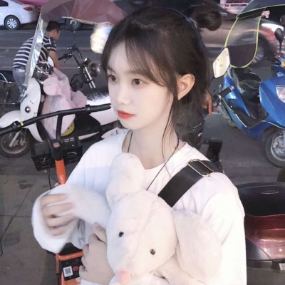 qq女生头像图片带字图片