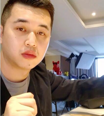 李佳琦小助理叫什么名字 两人互怼组合红遍网络图片