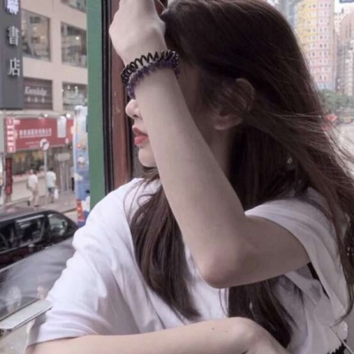 qq女生头像一男一女背图片