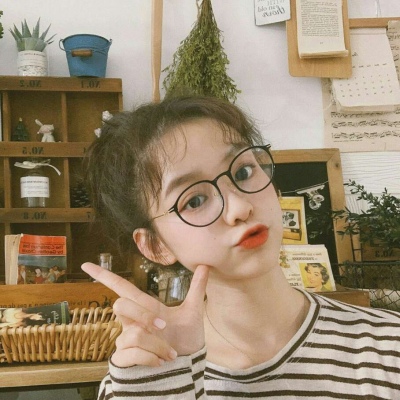 qq女生头像一男一女背图片