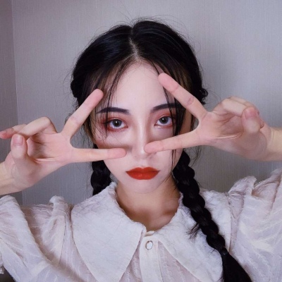 qq头像女生有带字头像图片