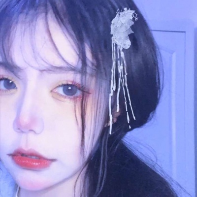 qq头像女生有带字头像图片
