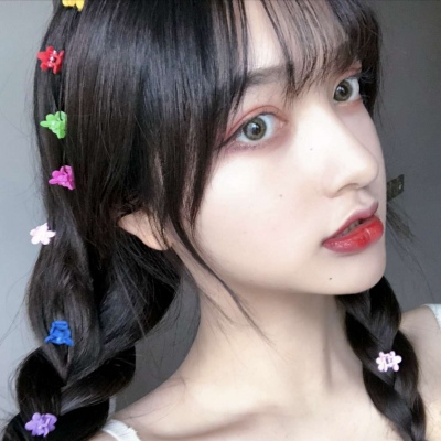 qq头像女生有带字头像图片