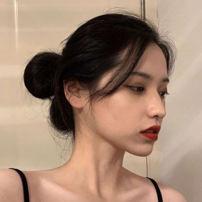 qq头像女生有带字头像图片