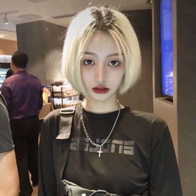 qq头像女生有带字头像图片