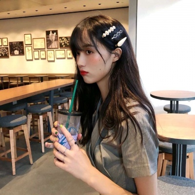 qq头像女生有带字头像图片
