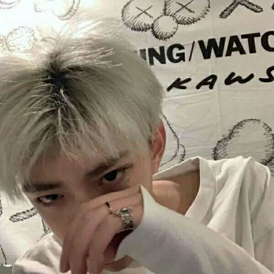 男生背影头像offwhite图片