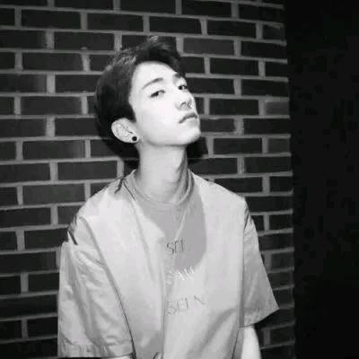 男生背影头像offwhite图片
