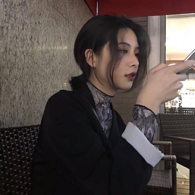 qq头像带血女生头像图片