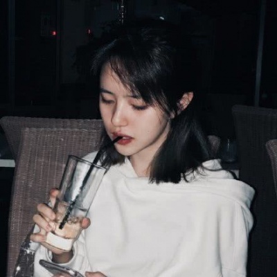 qq头像带血女生头像图片