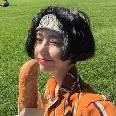 女生头像半身白色衣服图片