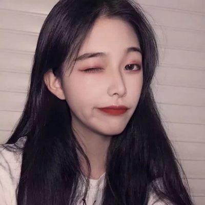 女生头像半身白色衣服图片