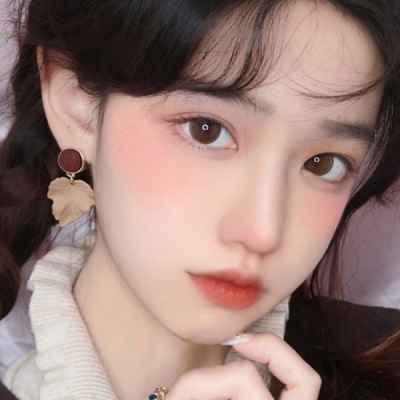 女生头像半身白色衣服图片