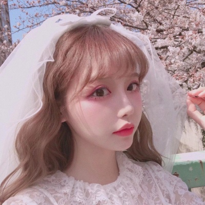 女生头像半身白色衣服图片