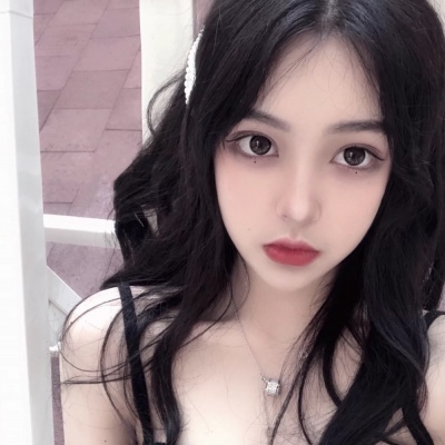 女生头像半身白色衣服图片