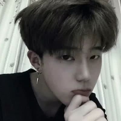 抖音衣服紫色的男生真人头像图片