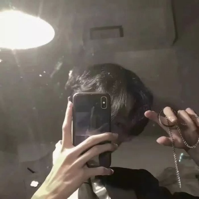 抖音衣服紫色的男生真人头像图片