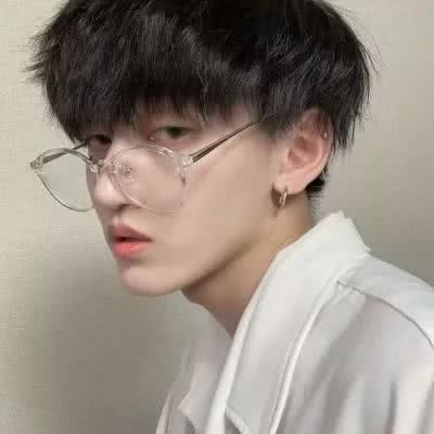 抖音衣服紫色的男生真人头像图片