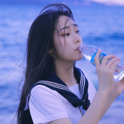 qq女生头像部位下身图片