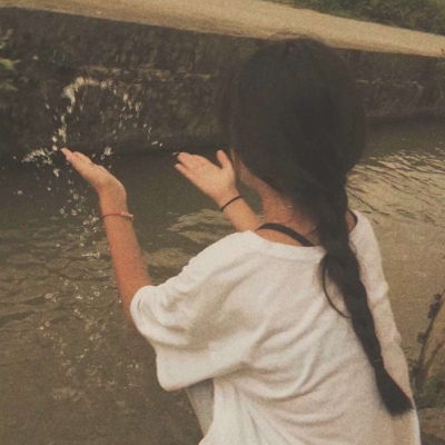 个性短发女生手绘头像图片