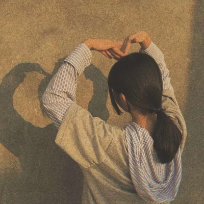 个性短发女生手绘头像图片