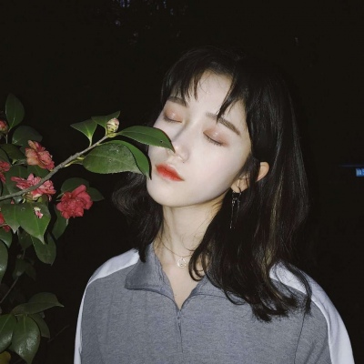 qq头像女生带字好看的图片