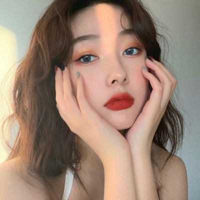 阳光活泼女生头像高清图片