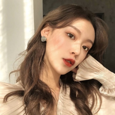 阳光活泼女生头像高清图片
