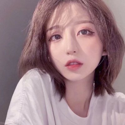 2019最新女生微信唯美好看头像 每个美女都有着独特的新颖气质图片