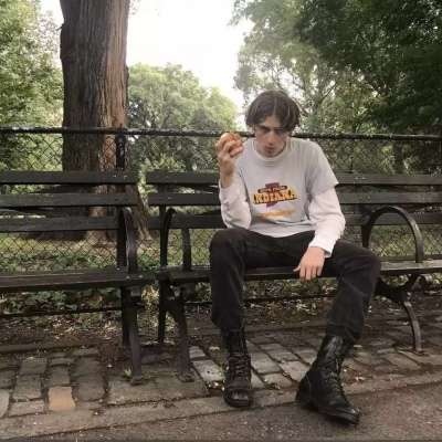 欧美男唯美好看头像复古，世上不要过分依赖任何人图片