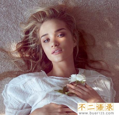 女明星被扒光图片现场一片尴尬图片