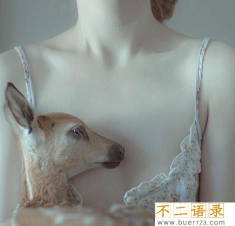 女明星被扒光图片现场一片尴尬图片