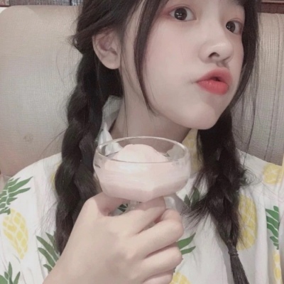 qq头像外国小女生萌图片
