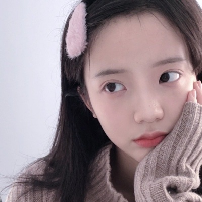 qq头像外国小女生萌图片