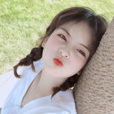 qq头像外国小女生萌图片