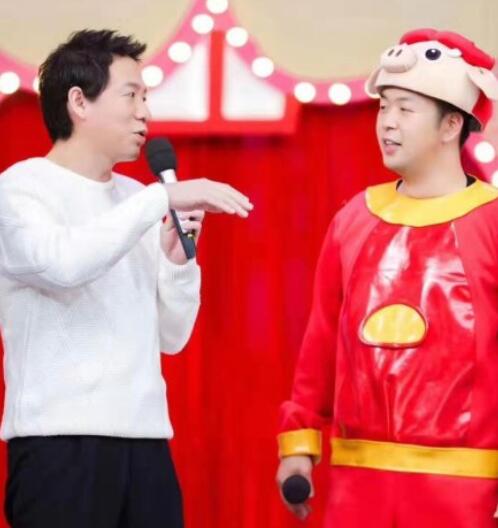 快乐大本营梁龙哪一期 褪去浓妆专心唱歌的样子好帅 图片