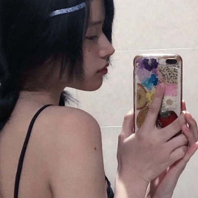 卡通比心头像女生头像图片