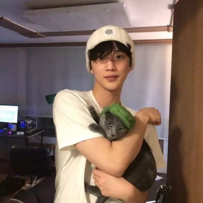 酷酷的男生的背影 头像带字伤感图片
