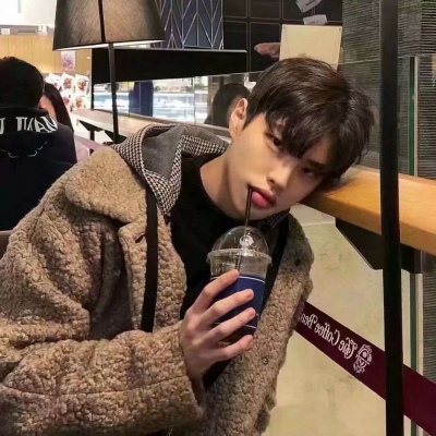 酷酷的男生的背影 头像带字伤感图片图片
