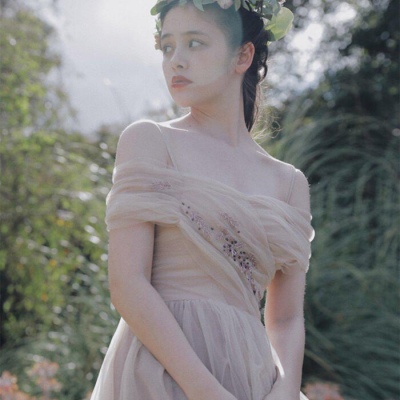 qq头像女生带黑色帽子图片