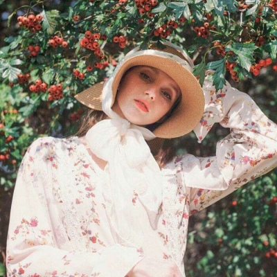 qq头像女生带黑色帽子图片