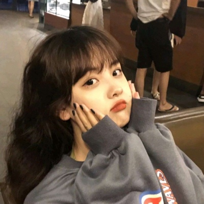 短发时尚头像女生背影图片